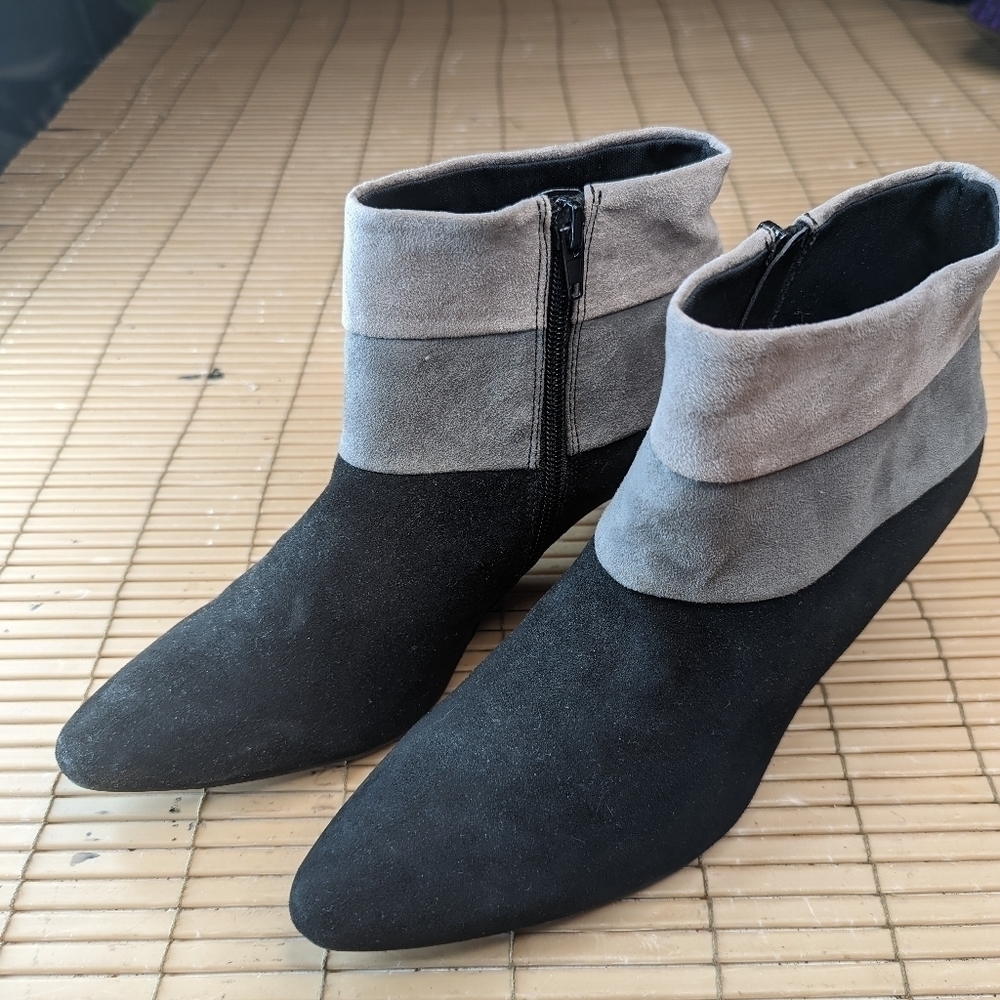 East 5th Black Faux Suede side zip Heeled Booties Ankle Boots Womens Size 8